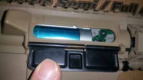 Hola !  . Vendo un fusil de asalto de airsoft  ,  cm16 dst g&g  ,  es de fibra , plastico , esta usado 32