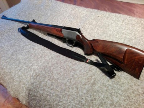 Hola.  Un amigo vende este Blaser de lujo, prácticamente nuevo. Con monturas Blaser de carril y visor 31