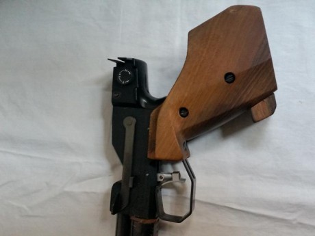 Vendo pistola Feinwerkbau model 2 de CO2
En muy buen estado con su maletín y herramientas originales: 30