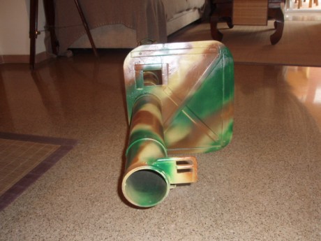 Hola.
El Panzerschreck es la versión alemana del Bazooka USA , arma antitanque usada en la segunda guerra 01