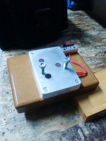 Buenas.
Os pongo unas fotos de la placa que me he fabricado para calentar una recalibradora RCBS.
Es similar 160