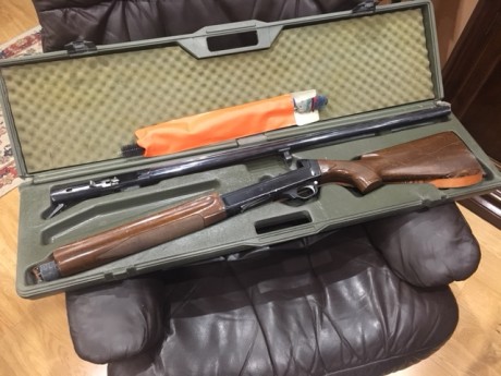 :clint: 

]Vendo escopeta Benelli en muy buen estado por falta de uso.
250 euros. 01