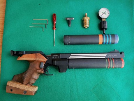 VENDO PISTOLA WALTHER LP200, PARA TIRO OLÍMPICO, CON 2 BOMBONAS DE 300 BARES, OBÚS DE CARGA, MANÓMETRO 01