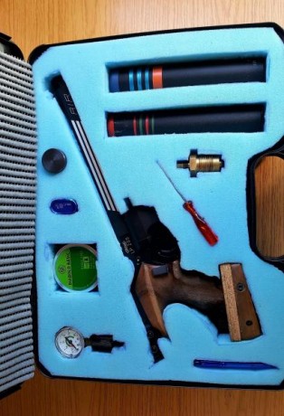 VENDO PISTOLA WALTHER LP200, PARA TIRO OLÍMPICO, CON 2 BOMBONAS DE 300 BARES, OBÚS DE CARGA, MANÓMETRO 00