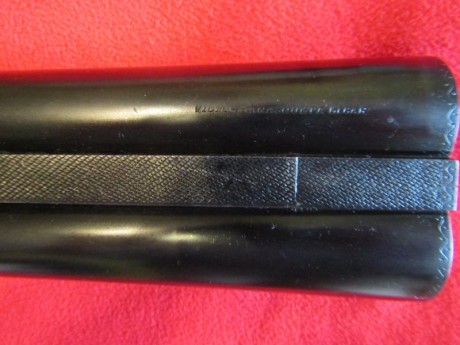 Hola. Vendo esta formidable paralela de 81 cm de cañón, recámara magnum 10/89 y chokes */*. Guardamanos 20