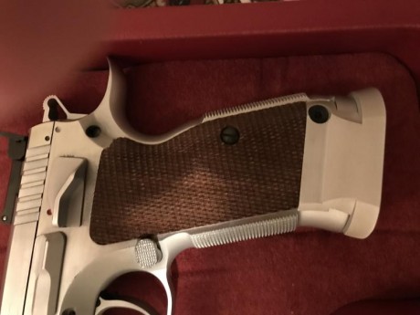VENDIDA,Vendo Tanfoglio limited muy cuidada, poquísimos disparos esta nueva, últimos modelos, con punto 00