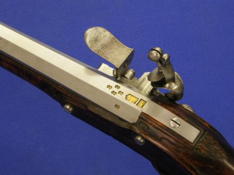 Voy a colocar unas fotos de un arma larga alemana de llave de mecha del siglo XVI. 21