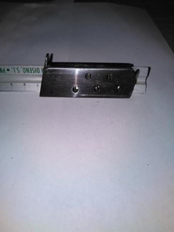 Hola busco cargadores para el ak 47 debaquelita roja solo me interesa este tipo de cargador ya que es 21