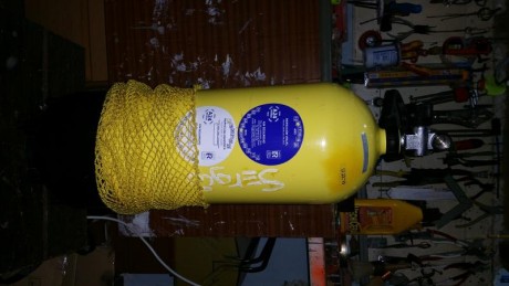 . Vendo botella  de 200 bar  , 15 litros ,  año fabricación  2009  .... y esta en perfectas condiciones 02