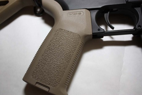 Buenas a todos, estoy haciendo limpieza de armario y me deshago de esta preciosa réplica de airsoft marca 00