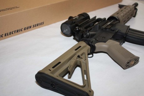 Buenas a todos, estoy haciendo limpieza de armario y me deshago de esta preciosa réplica de airsoft marca 12
