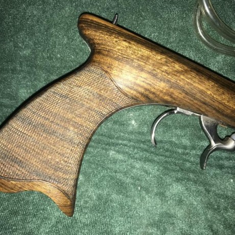 Pistola Underhamer de ARSA    "SIN ESTRENAR"

madera con la culata cuadrillada. El arma está 00