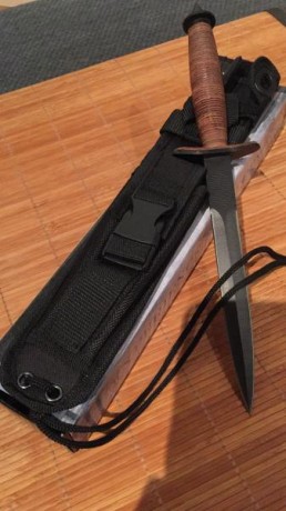 ¿Qué os parece este cuchillo, el Jagdkommando?

  El Jagdkommando Tri-Dagger es una daga con un largo 101