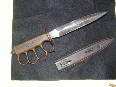 ¿Qué os parece este cuchillo, el Jagdkommando?

  El Jagdkommando Tri-Dagger es una daga con un largo 00