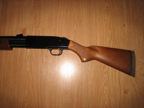 Hola. Vendo escopeta de corredera con cañón de 71cm, y tres polichoques internos, también tiene lumbreras, 11