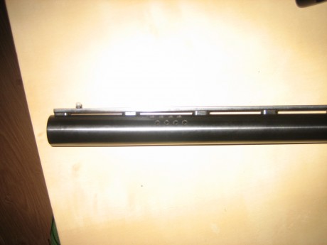 Hola. Vendo escopeta de corredera con cañón de 71cm, y tres polichoques internos, también tiene lumbreras, 21