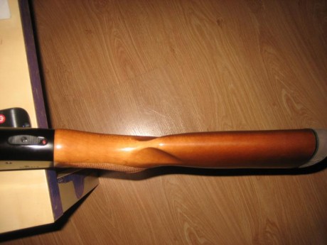 Hola. Vendo escopeta de corredera con cañón de 71cm, y tres polichoques internos, también tiene lumbreras, 20