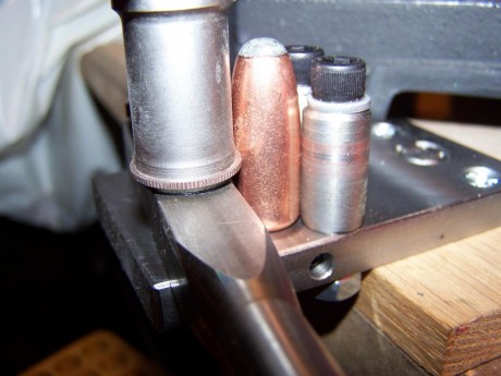 hola.
recargo para el calibre 338 wm con puntas hornady sst 200 gr y nosler accubond 200 gr.
el problemas 80