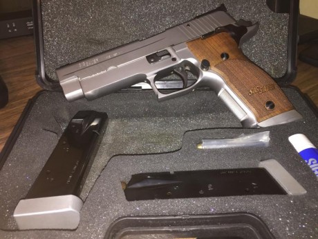 Se vende pistola Sig-Sauer X-Five, va en caja original. Se vende por no usar, sólo he podido ir 5 veces 01