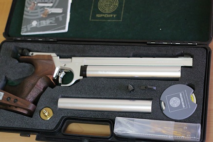 Pistola Steyr LP10 comprada nueva en mayo de 2015 (factura), de disparador mecánico.
Solo se ha utilizado 02