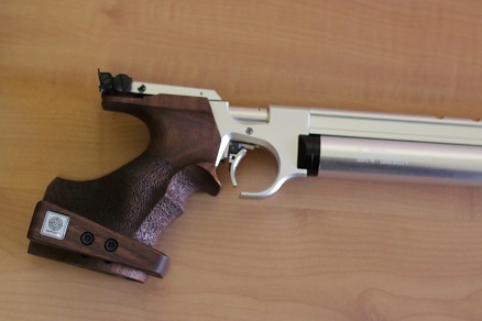 Pistola Steyr LP10 comprada nueva en mayo de 2015 (factura), de disparador mecánico.
Solo se ha utilizado 00