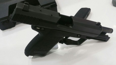 Hola!
Pongo a la venta una fantástica HK USP 9mm en perfecto estado tal y como se ven en las fotos con 00