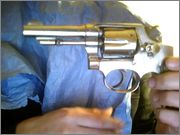 Buenas y gracias , busco ayuda para saber marca , modelo , año y precio de este revolver , gracias. 80