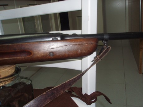 Hola.

La elegancia inglesa , decadente, eso si, hecha carabina.
Esta bonita carabina con look de rifle 12