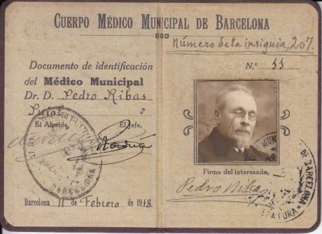  EN RECUERDO Y HOMENAJE A LOS QUE YA NO ESTÁN. 

Si pones en  GOOGLE   PASAPORTES EN LA MEMORIA  da igual 121