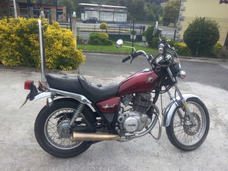 Hola.
Vendo, por no darla uso esta moto.
37000 km
Funciona perfectamente, cambio de neumatico delantero 02