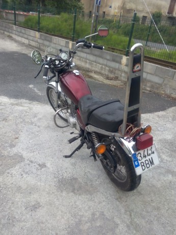 Hola.
Vendo, por no darla uso esta moto.
37000 km
Funciona perfectamente, cambio de neumatico delantero 00