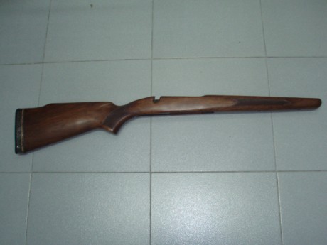 Una bonita culata de rifle de caza mayor, de la que desconozco a que arma pertenece.
Está en excelente 02