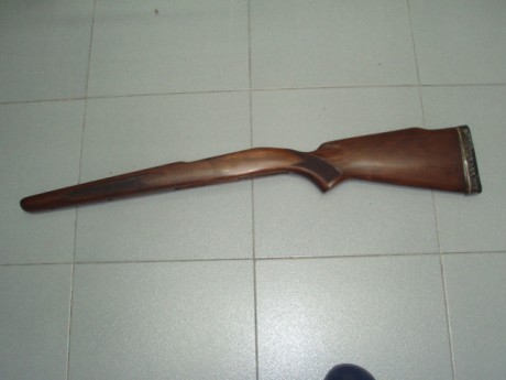 Una bonita culata de rifle de caza mayor, de la que desconozco a que arma pertenece.
Está en excelente 01