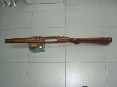 Una bonita culata de rifle de caza mayor, de la que desconozco a que arma pertenece.
Está en excelente 00