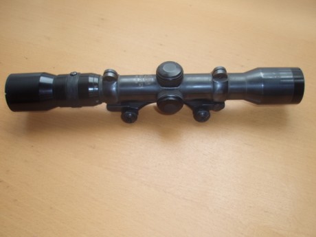 Antiguo Visor Khales Helis 27 S2, dotado de su correspondiente montura.
Optica en perfecto estado, cruz 00