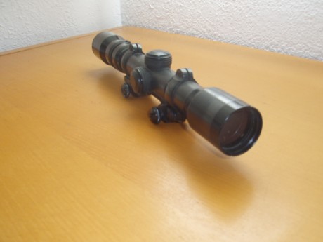 Antiguo Visor Khales Helis 27 S2, dotado de su correspondiente montura.
Optica en perfecto estado, cruz 11