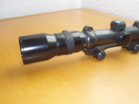 Antiguo Visor Khales Helis 27 S2, dotado de su correspondiente montura.
Optica en perfecto estado, cruz 10