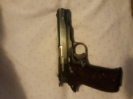 Vendo una joya española, en perfecto uso, esta como nueva, solo probada, dos cargadores, funda interior, 01