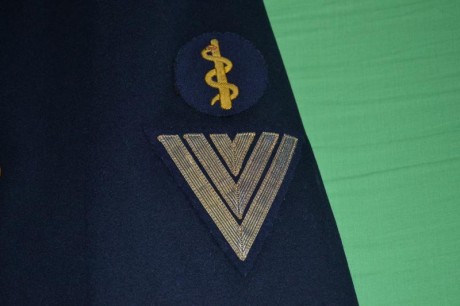Vender una chaqueta y un sombrero de marinero de los servicios médicos de la kriegsmarine. Excelente estado, 11