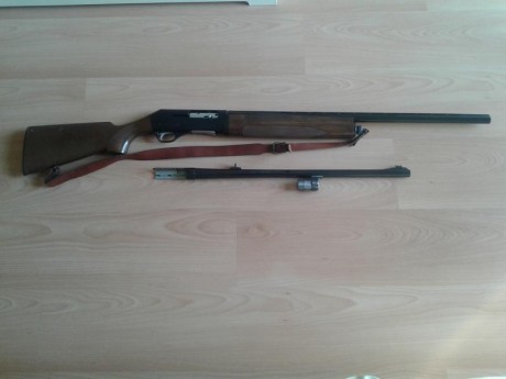Pongo a la venta esta escopeta Fabarm del calibre 12, junto con un segundo cañon para cartucho de bala.
La 01