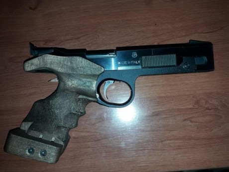 Vendo FAS Cal.32 tiene algunas marcas de uso en general buen estado, con dos cargadores, dos cachas anatomicas 00