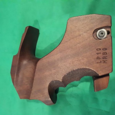 Pues eso se vende cacha rink diestra talla m(esta entre m y s de la que trae de fabrica)no tiene retoques 11