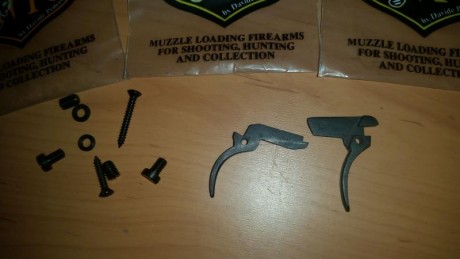 Vendo conjunto de disparadores para SHARP 45-70 de pedersoli y tornillos varios 
Precio 25€ 00