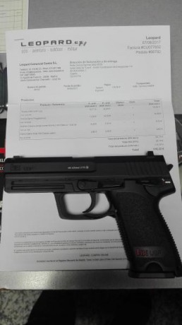 Se vende pistola hk usp de 4,5mm de co2, nueva, sólo usada una vez en verano, incluye diana-tragabalines 11