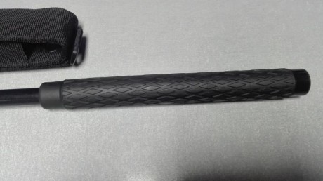 Se vende defensa extensible de 65 cm, de acero,nueva, mango de goma, funda de cordura. Precio 25 euros. 11