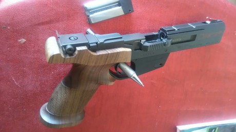 Un compañero del club vende 3 armas.
Pistola Griffon 1911 Combat A1 calibre 45. 200 €
Pistola Browning 20