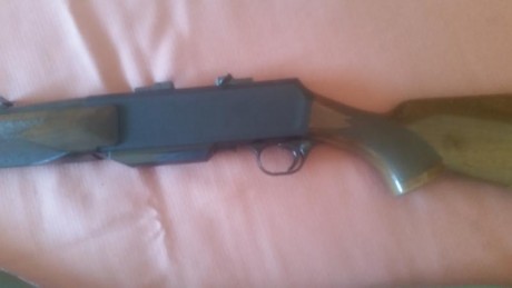 Vendo rifle semiautomatico browning cal.300wm, el rifle esta en buen estado , tiene 2 cargadores, 61cm 01
