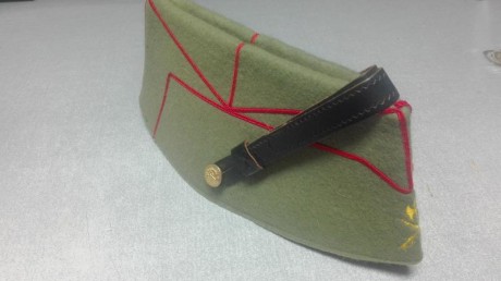 Se vende chapiri Legión Española, nuevo, de calidad, talla grande.Pvp 20 euros. 00