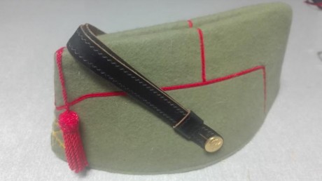 Se vende chapiri Legión Española, nuevo, de calidad, talla grande.Pvp 20 euros. 10