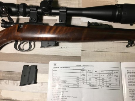 Hola, vendo esta preciosa carabina CZ 452 calibre 22 magnum. Está impoluta se vende con visor 8x32 aumentos 22